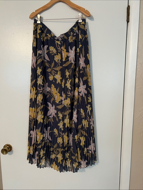 LOFT Dresses & Skirts - LOFT Navy Pleated Midi Skirt with Yellow & Pink Floral Print
